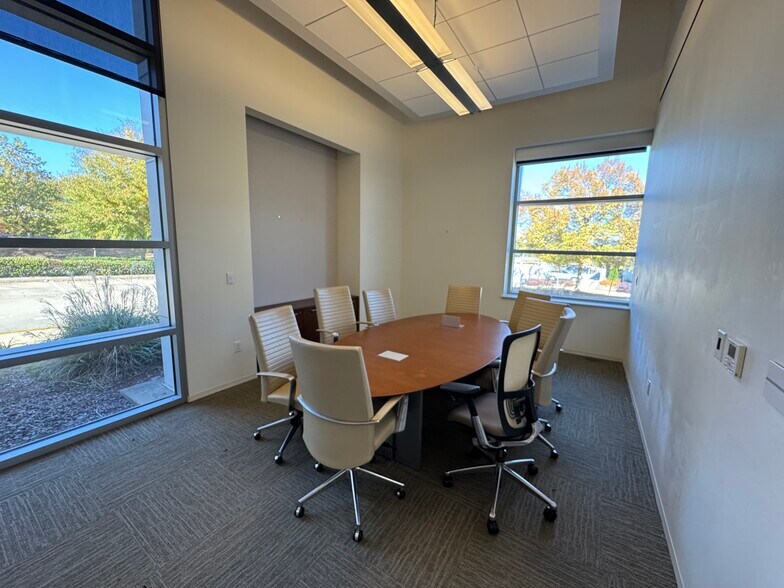 More Photos Of 5576 Grove Blvd, Hoover Bank For Lease