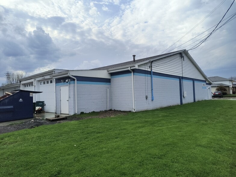 More Photos Of 1386 Lovejoy St, Sloan Warehouse For Lease