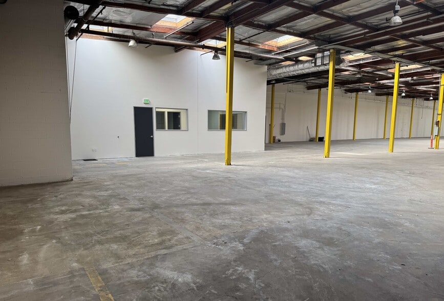 More Photos Of 131 W 33rd St, National City Warehouse For Lease