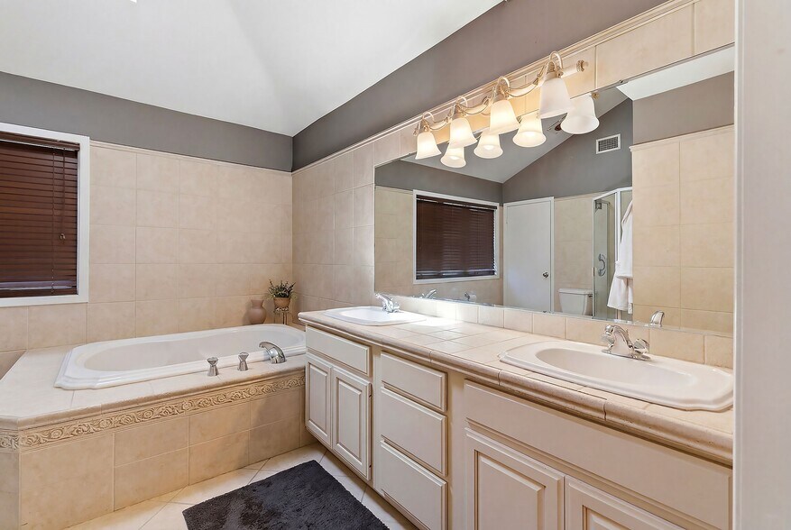 More Photos Of 801 Hughes Dr, Hamilton Office Residential For Sale