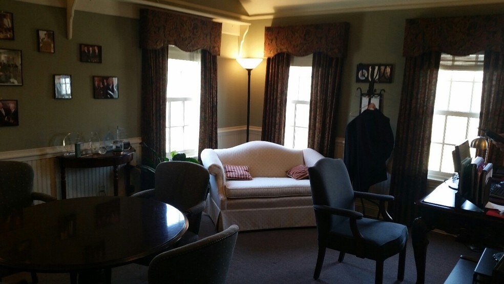 More Photos Of 238 W Delaware Ave, Pennington Office For Lease
