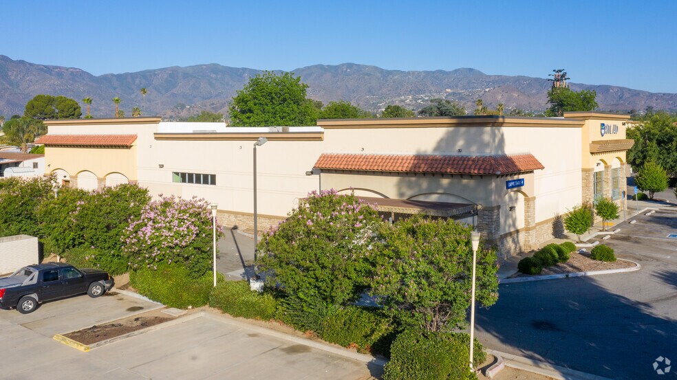 More Photos Of 16491 Lakeshore Dr, Lake Elsinore Freestanding For Lease