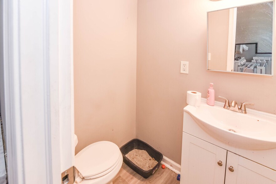More Photos Of 3 Market St, Aberdeen Multifamily For Sale