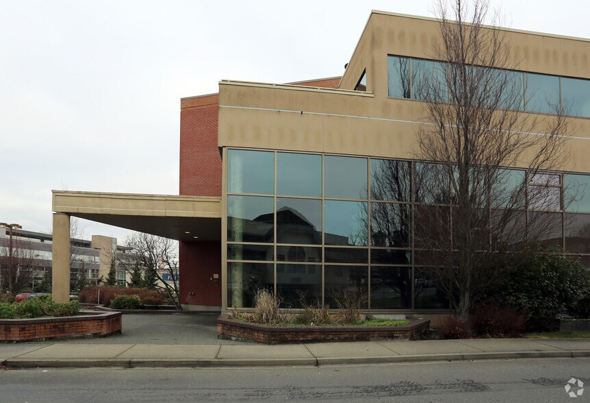 More Photos Of 710 Redbrick St, Victoria Office For Sale