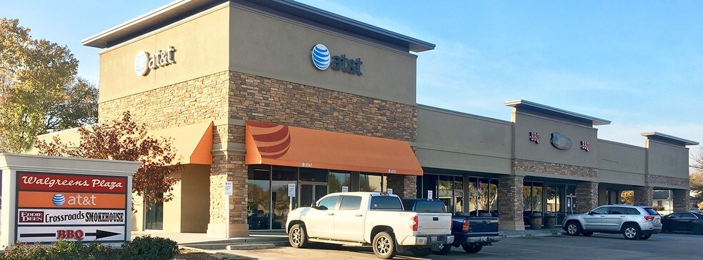 More Photos Of 1002-1006 N Collins St, Arlington Freestanding For Sale