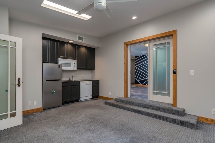 More Photos Of 110 S Broad St, Mankato Office For Lease
