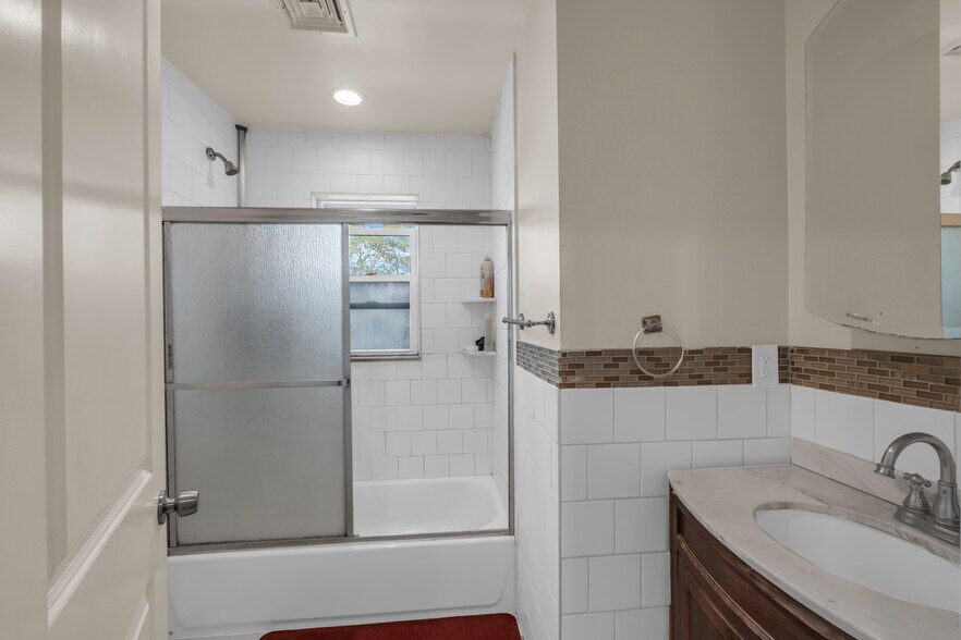 More Photos Of 715 Flanders Rd, Riverhead Office For Sale