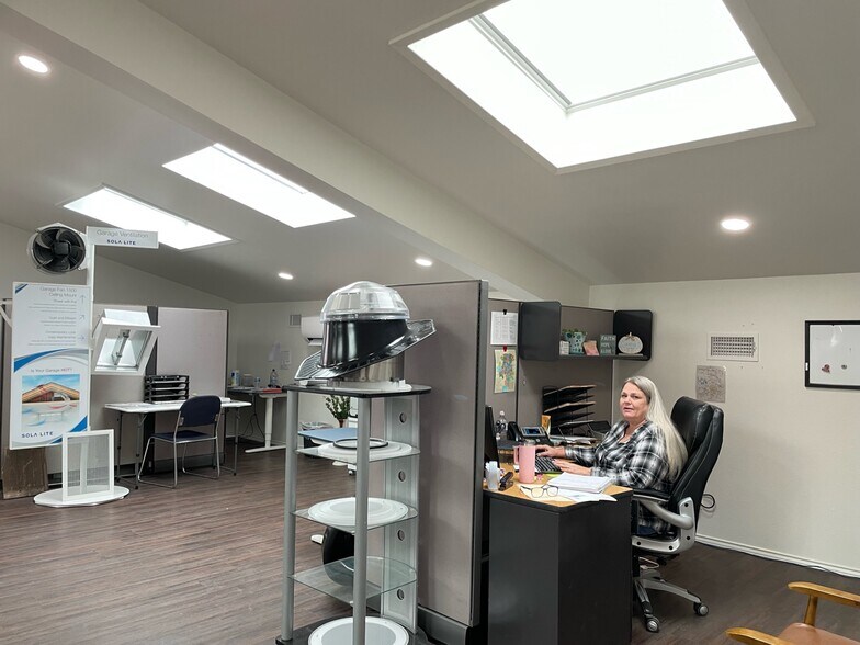 More Photos Of 2118 Mannix Dr, San Antonio Showroom For Sale