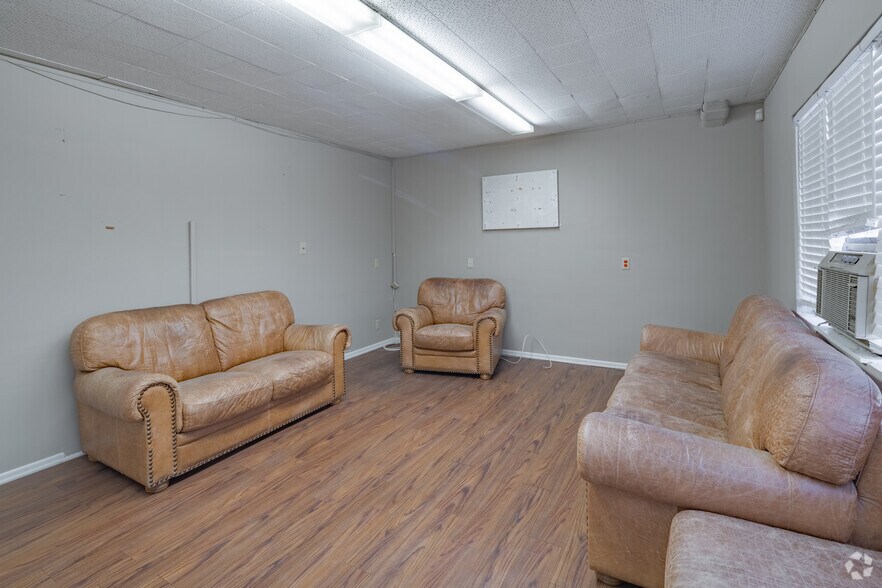 More Photos Of 923 S Prairie Ave, Inglewood Warehouse For Lease