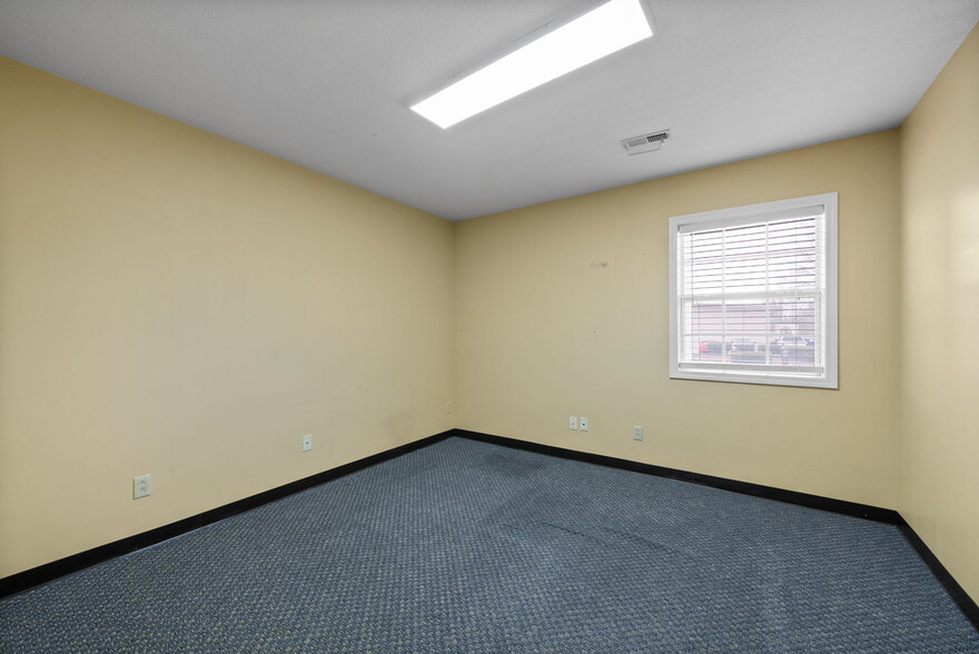 More Photos Of 1799 Alpine Dr, Clarksville Warehouse For Lease