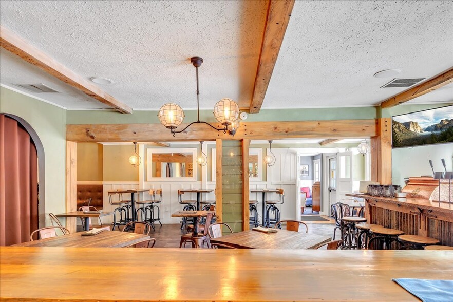 More Photos Of 18736 Main St, Groveland Hotel For Sale