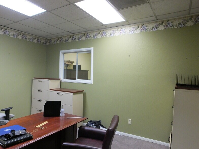 More Photos Of 44143-44147 20th St W, Lancaster Medical For Lease