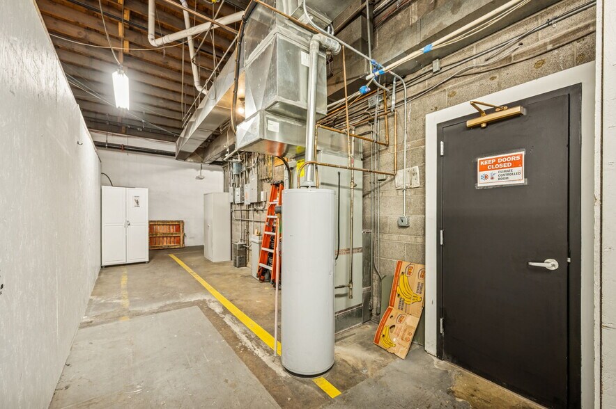 More Photos Of 313 W Bayaud Ave, Denver Warehouse For Lease