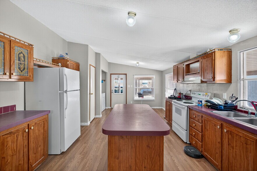 More Photos Of 11010 W Joan Dr, Odessa Warehouse For Lease