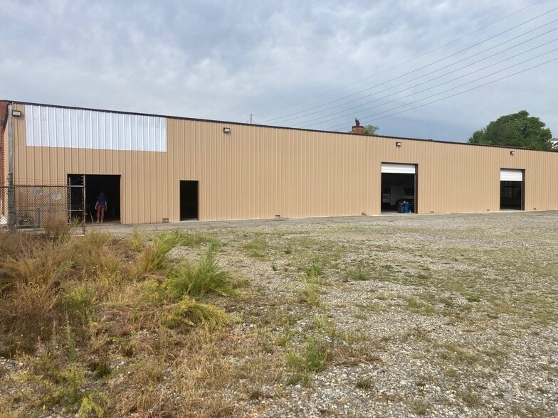 More Photos Of 901 11th St NE, Roanoke Warehouse For Lease