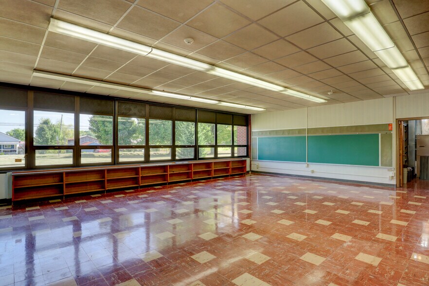 More Photos Of 4960 Hill Rd, Kennedy Schools For Lease