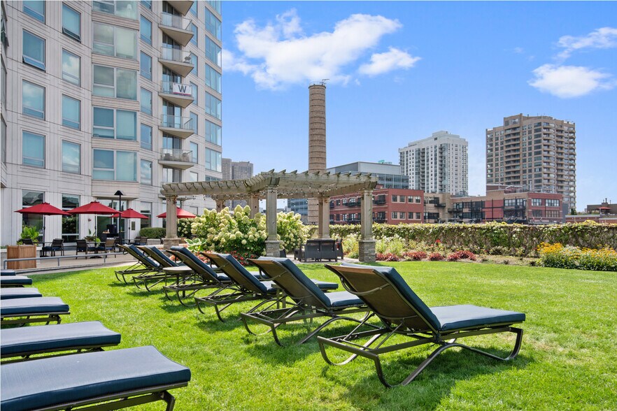 More Photos Of 300 N Canal St, Chicago Apartments For Sale