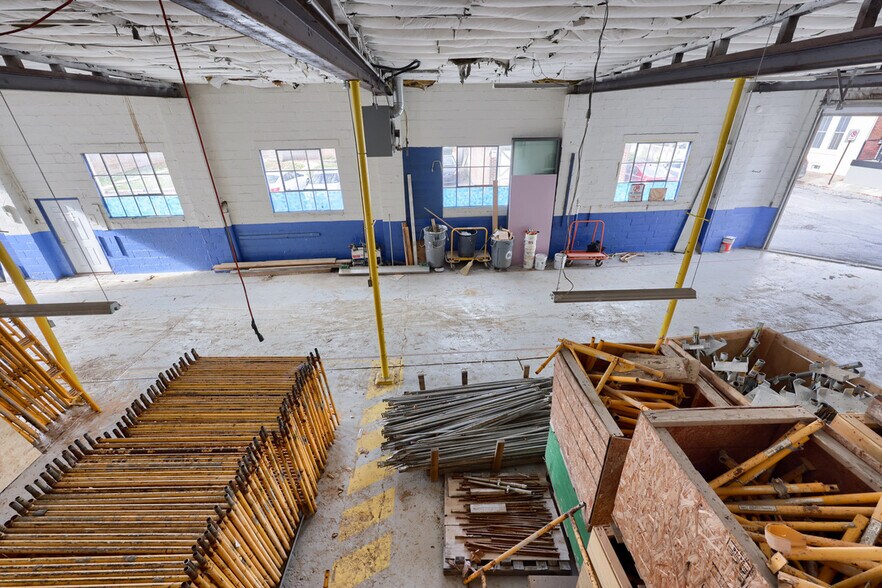 More Photos Of 218 E Madison St, Lancaster Distribution For Sale
