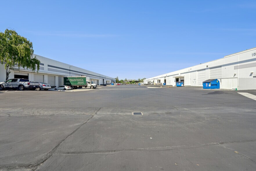 More Photos Of 1670 Las Plumas Ave, San Jose Unknown For Lease