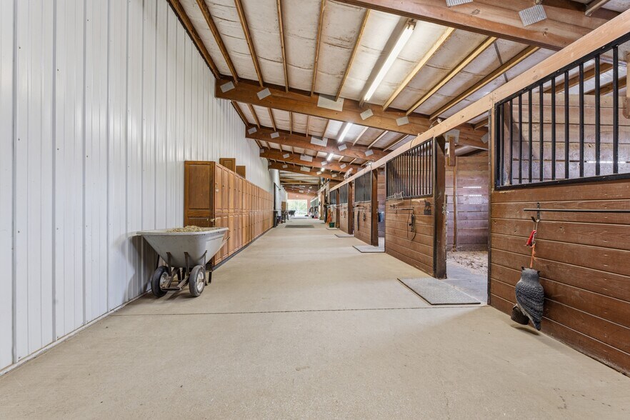 More Photos Of 9317 S Johnstown-Alexandria Rd, Johnstown Horse Stables For Sale
