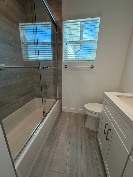 More Photos Of 3944 S Budlong Ave, Los Angeles Apartments For Sale