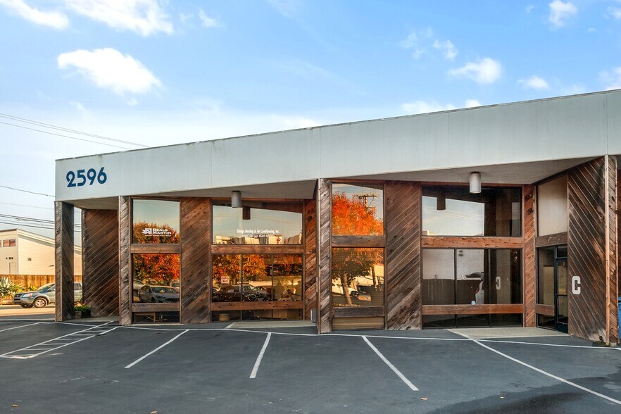 More Photos Of 2596 Bay Rd, Redwood City Flex For Lease