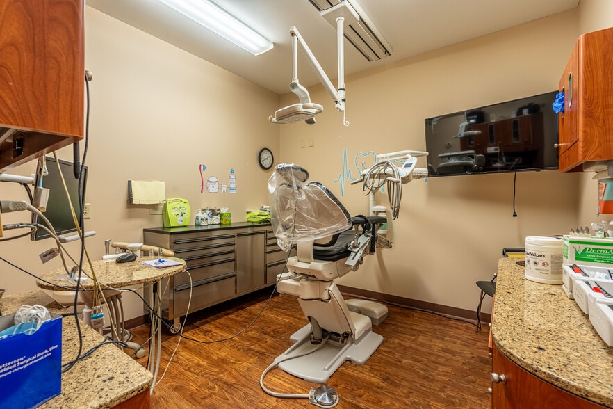 More Photos Of 1107 S Mulford Rd, Rockford Office For Sale