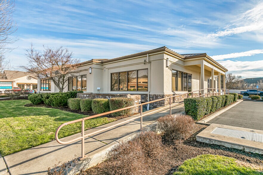 More Photos Of 3144 State St, Medford Healthcare For Lease