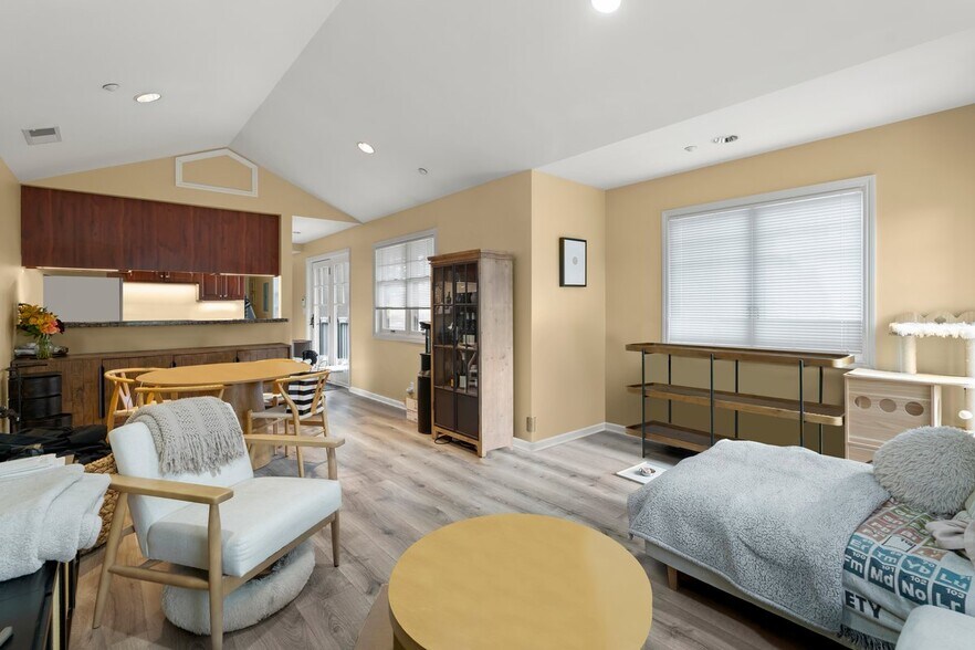 More Photos Of 808 Edgehill Dr, Burlingame General Retail For Sale