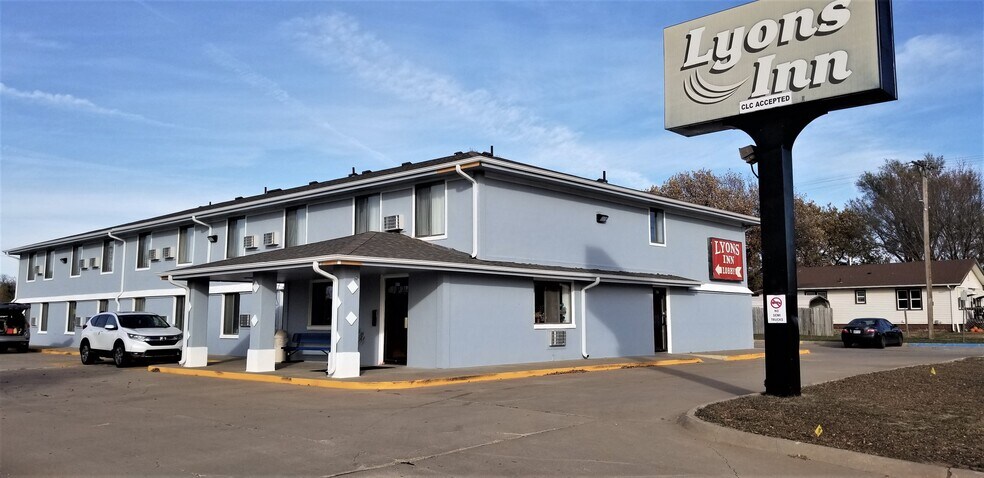 Primary Photo Of 817 W Main St, Lyons Hotel For Sale