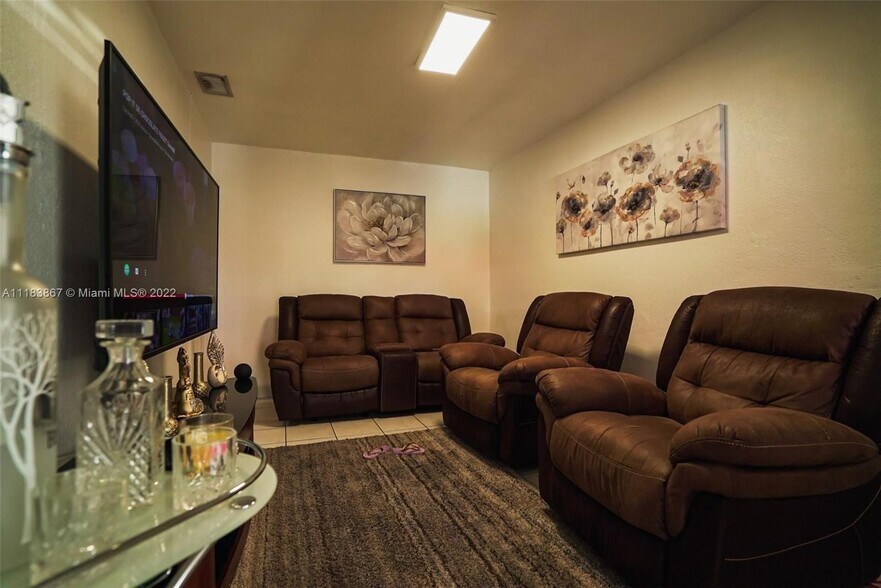 More Photos Of 221 E 9th St, Hialeah Office Residential For Sale