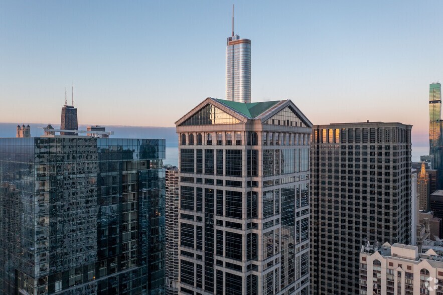 More Photos Of 77 W Wacker Dr, Chicago Office For Lease