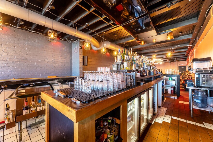 More Photos Of 13484 Washington Blvd, Marina Del Rey General Retail For Sale
