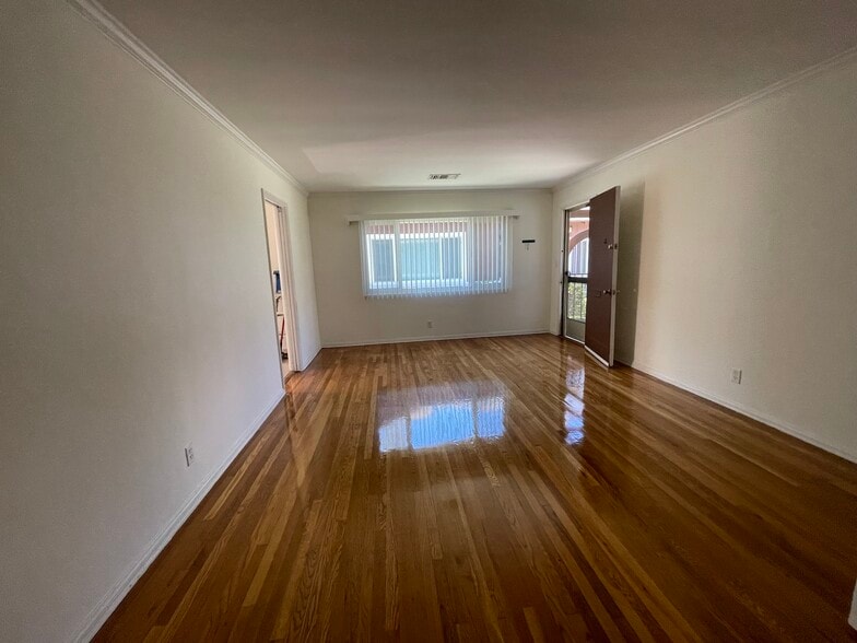 More Photos Of 14330 Albers St, Sherman Oaks Apartments For Sale