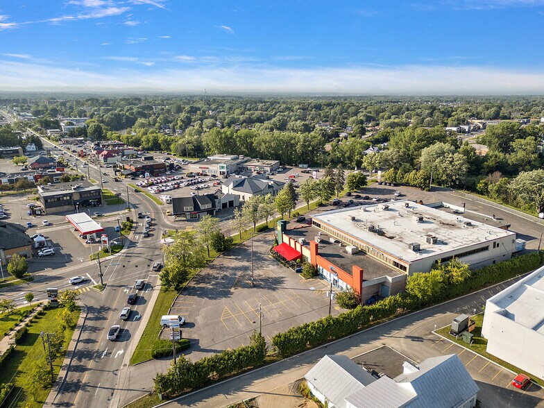 More Photos Of 1-19 Papineau, Joliette General Retail For Lease