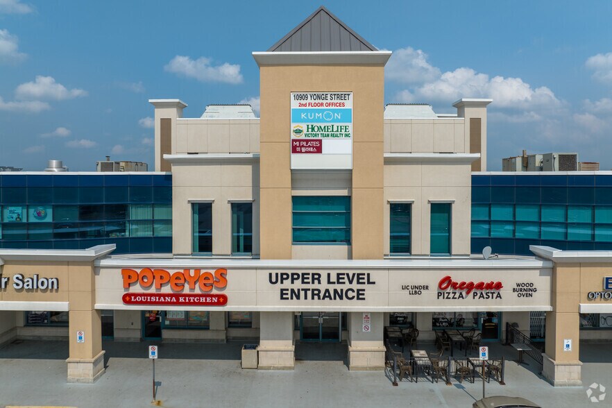 More Photos Of 10909 Yonge St, Richmond Hill Department Store For Lease