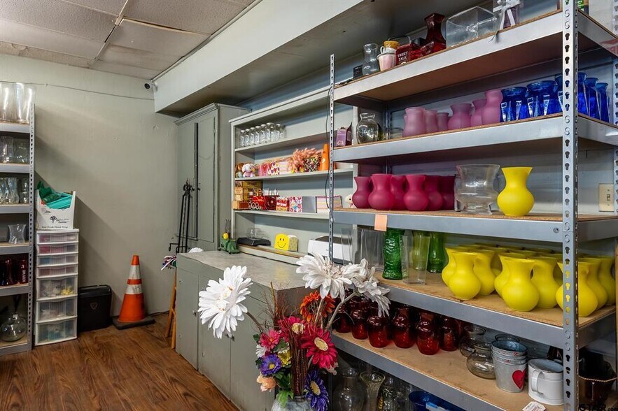 More Photos Of 114 W Broad St, Mineola Storefront For Sale