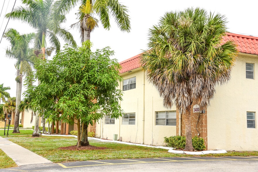 More Photos Of 3400-3460 NW 50th Ave, Lauderdale Lakes Apartments For Sale