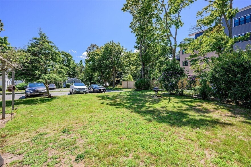 More Photos Of 37 School St, Hyannis Apartments For Sale