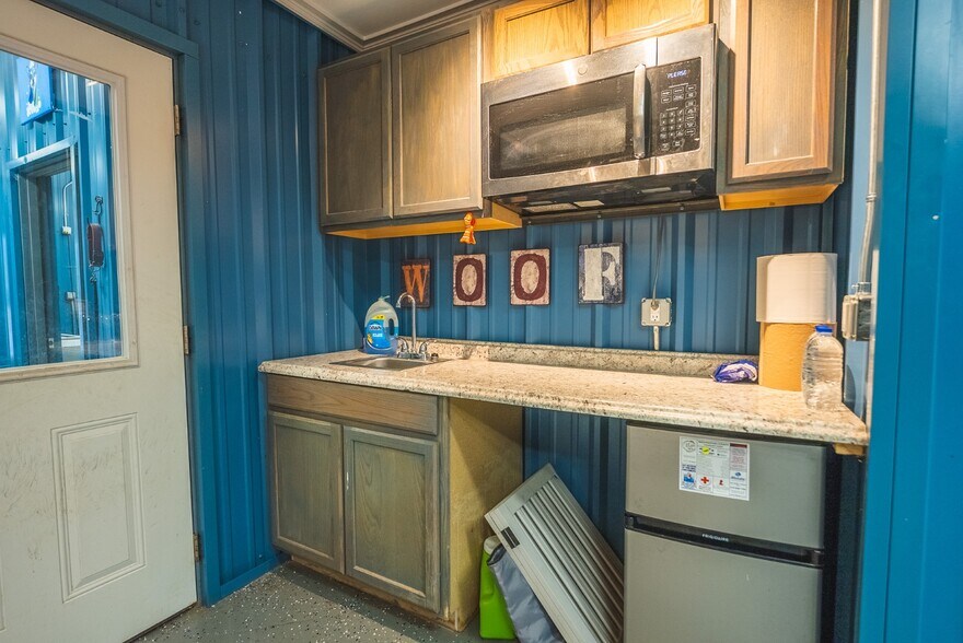 More Photos Of 19462 Lee Hwy, Abingdon General Retail For Sale