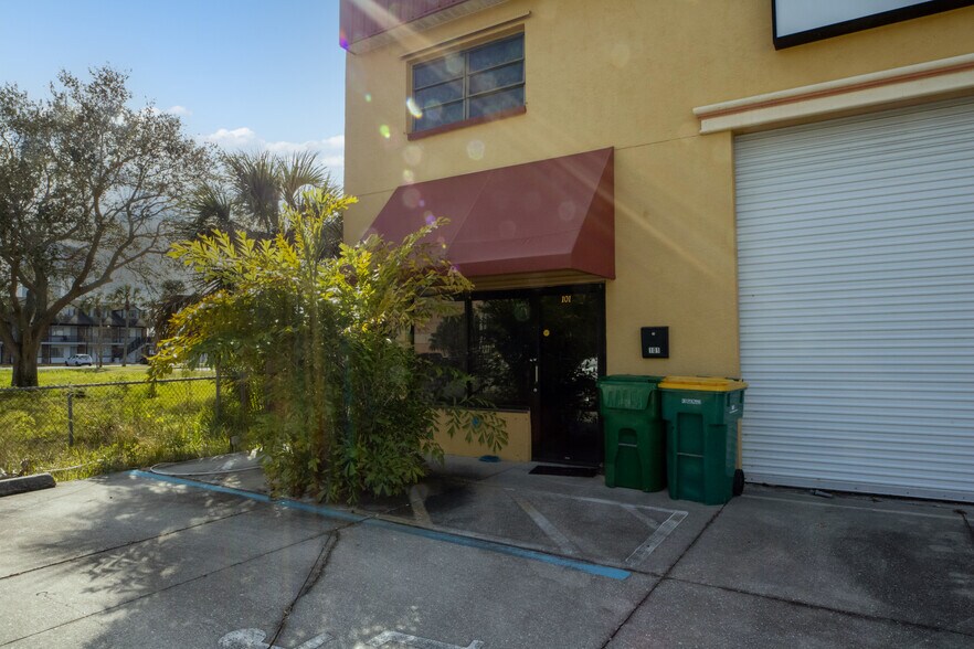 More Photos Of 461 Forrest Ave, Cocoa Warehouse For Lease