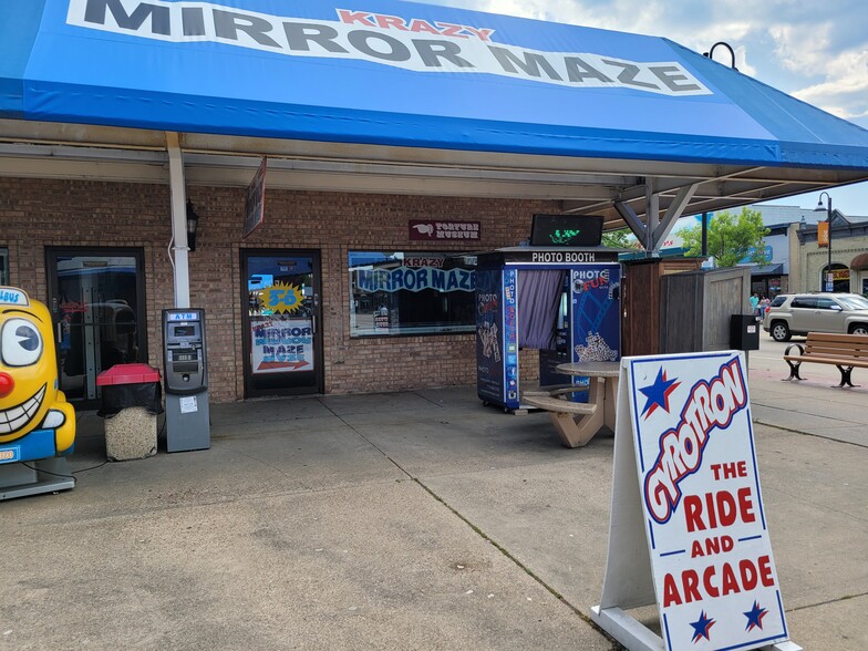 Primary Photo Of 305 Broadway, Wisconsin Dells Storefront For Sale