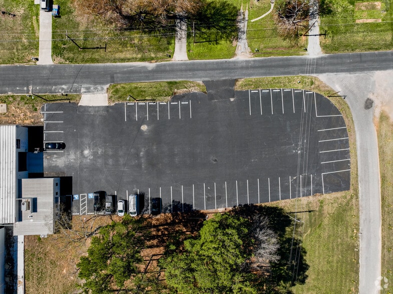 More Photos Of 414 N Meriah St, Landis Warehouse For Lease