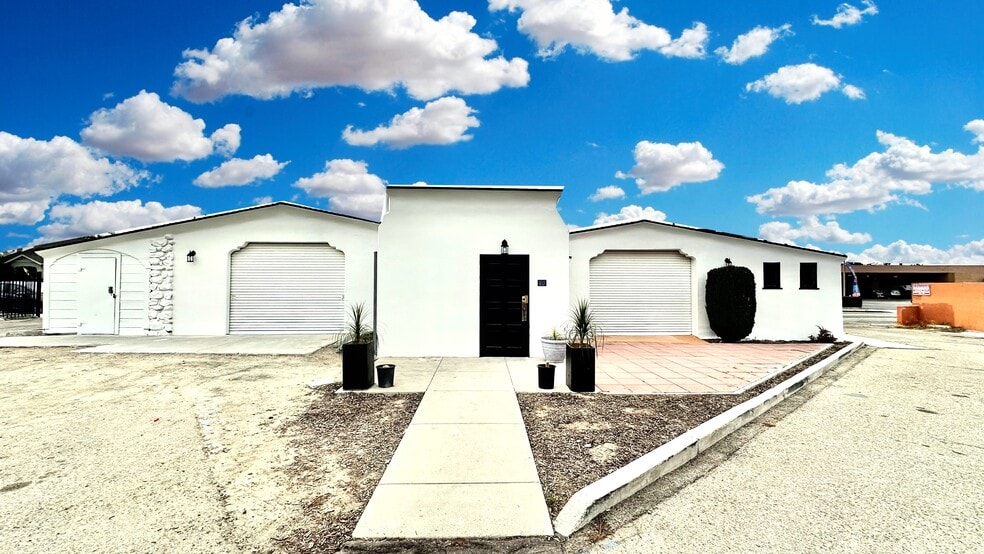 More Photos Of 111 S Dos Caminos Ave, Ventura General Retail For Lease