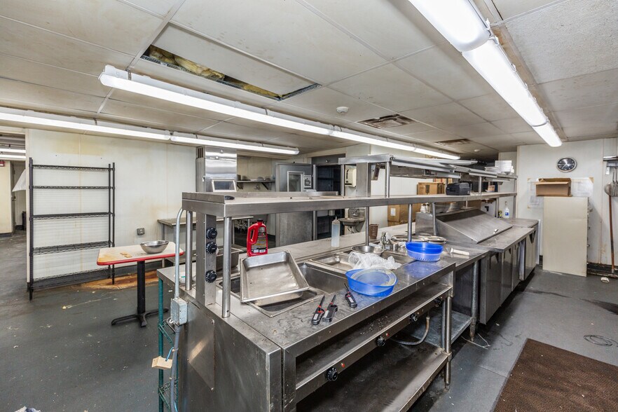 More Photos Of 332 Farnum Pike, Smithfield Restaurant For Sale