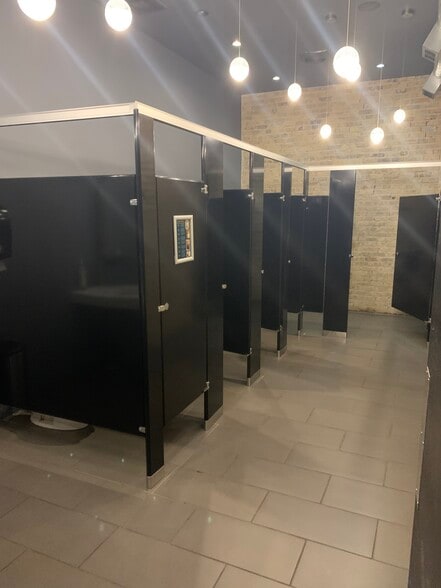 More Photos Of 3014 W Irving Park Rd, Chicago Storefront Retail Residential For Sale