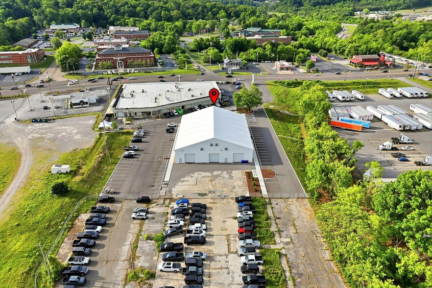 More Photos Of 10001 Kingston Pike, Knoxville Specialty For Lease
