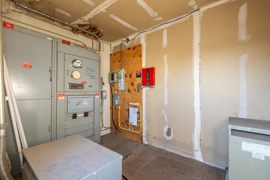 More Photos Of 608 E Rancho Vista Blvd, Palmdale Service For Sale