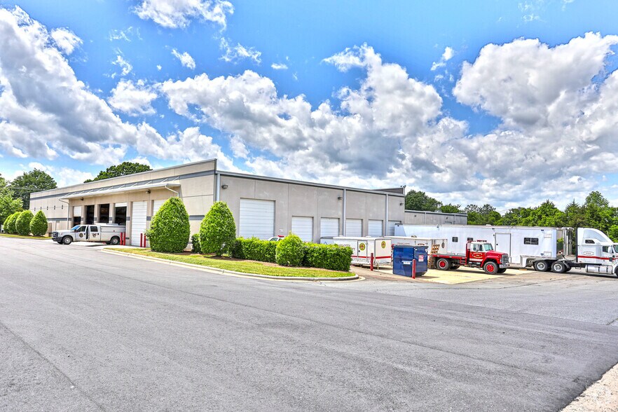 More Photos Of 3140 Yorkmont Rd, Charlotte Warehouse For Lease