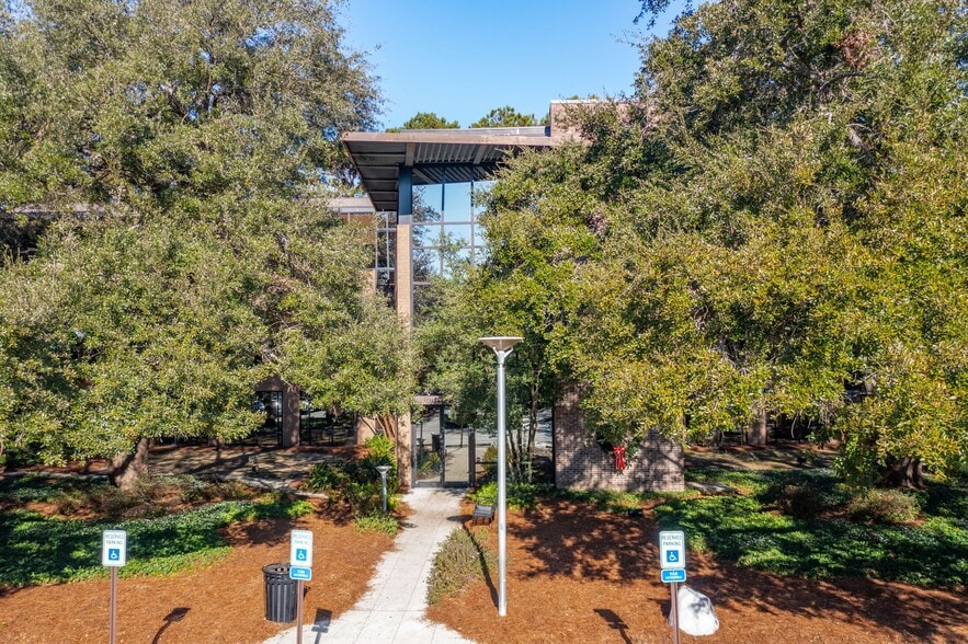 More Photos Of 710 Johnnie Dodds Blvd, Mount Pleasant Medical For Sale